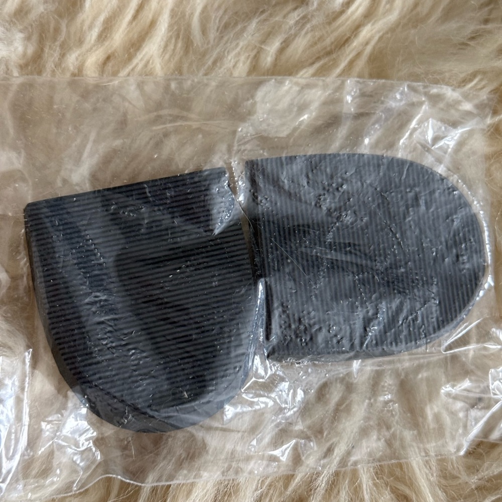 Steve Madden; Black point-toe distress leather boots. - Picture 5 of 5